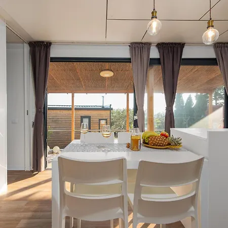 Holiday home Gorgeous In With Kitchen *