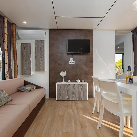 Gorgeous In With Kitchen