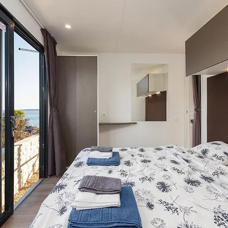 Gorgeous In With Kitchen Holiday home Mandre