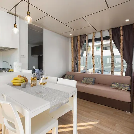 Gorgeous In With Kitchen