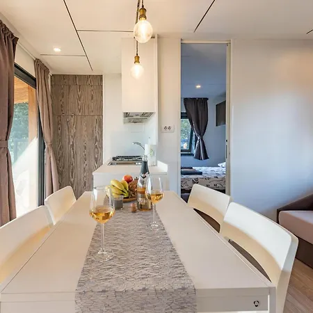 Gorgeous In With Kitchen מאנדרה